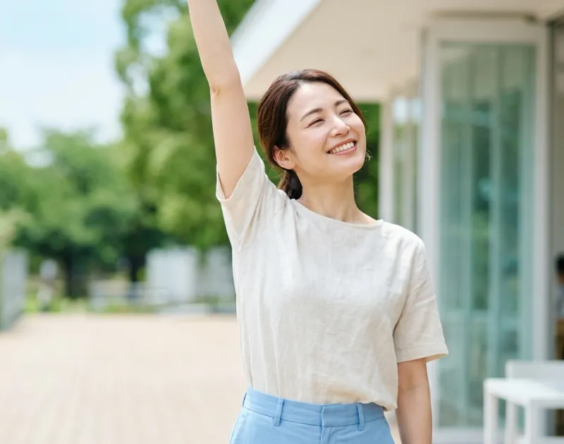 快適に過ごす女性ユーザー